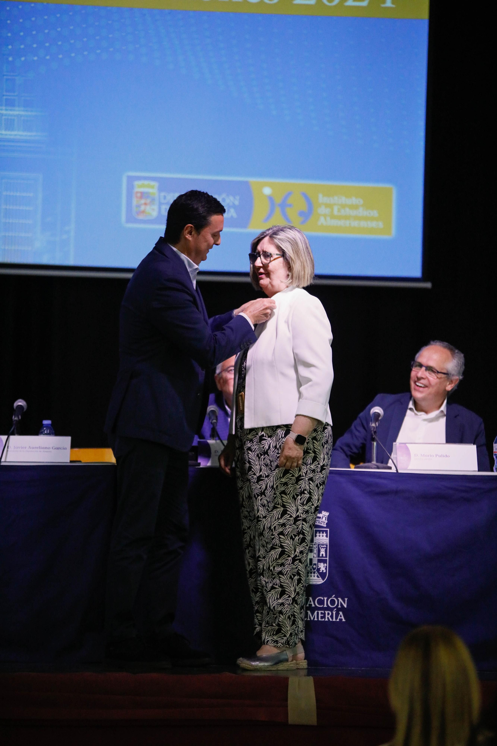 Imágenes de la entrega de los Escudos de Oro del IEA y la celebración de su Plenario