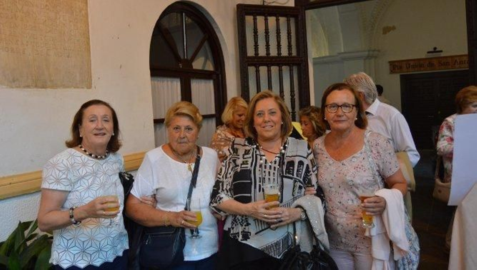 Las hermanas Asunción y Carmen Sepulveda Aramburu con Lily Romero y María Ángeles Contrera.