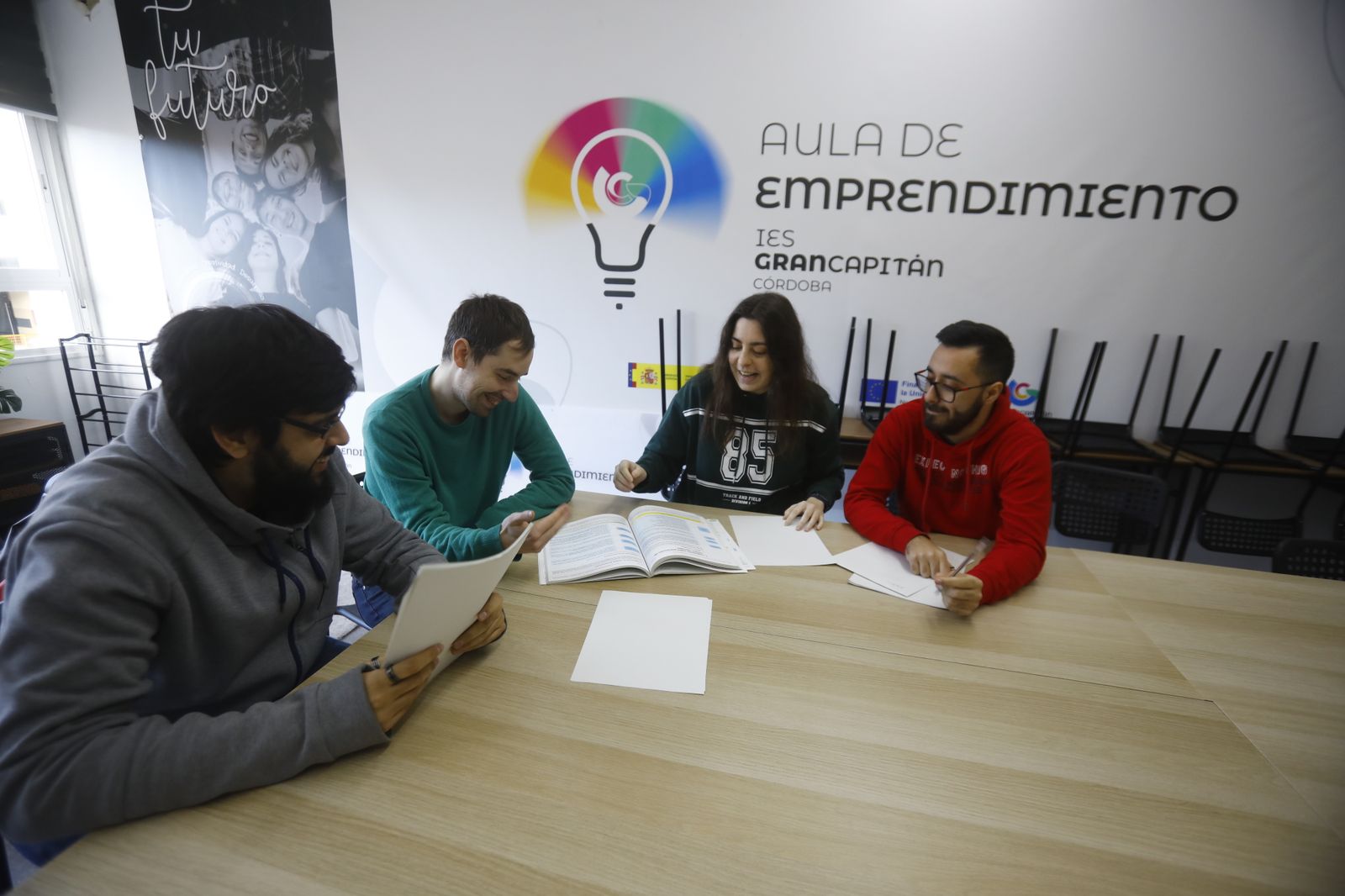 El restaurante y las cocinas del instituto Gran Capitán de Córdoba, en imágenes