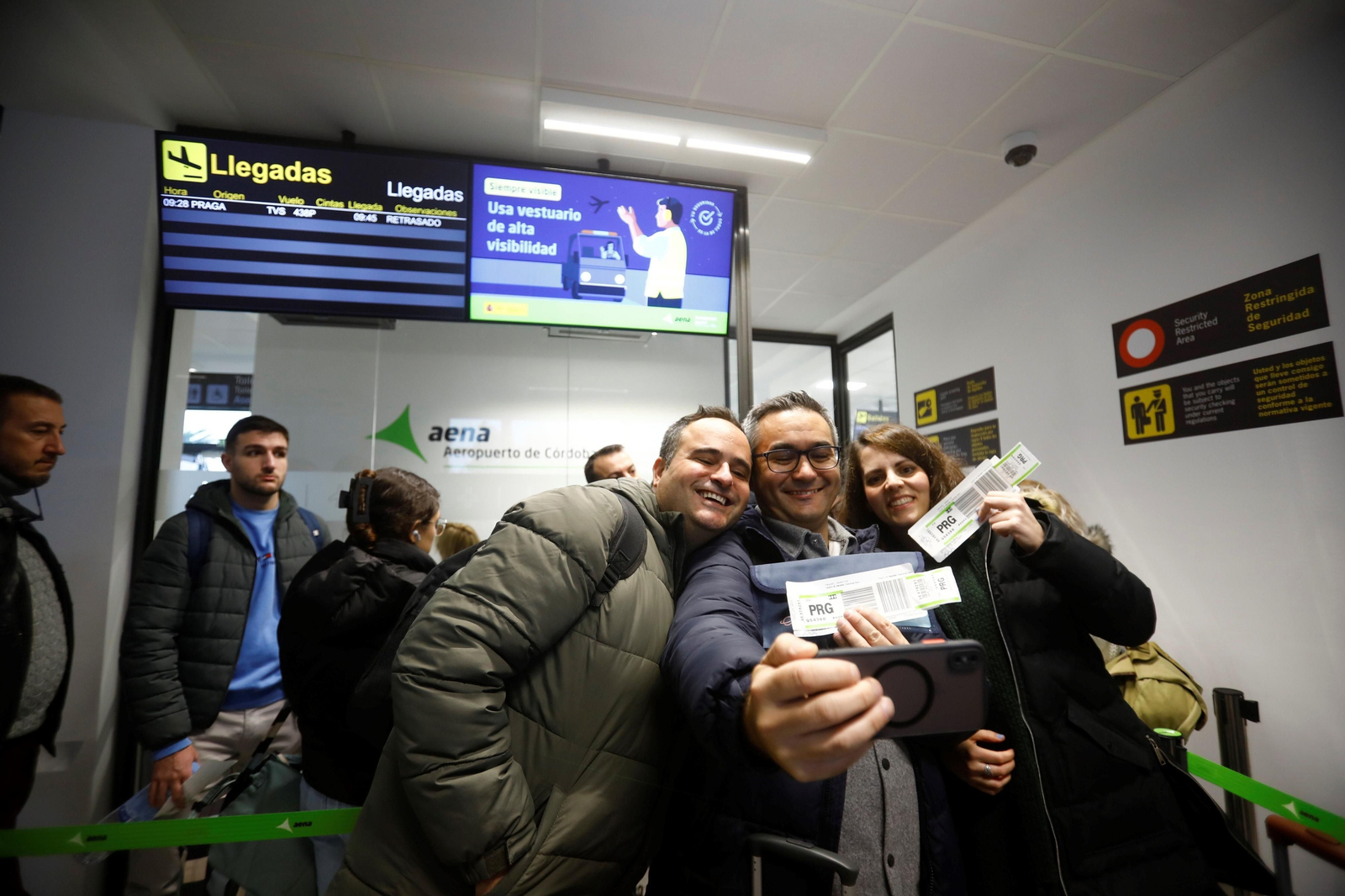 El despegue del el primer vuelo chárter a Europa en el aeropuerto de Córdoba, en imágenes