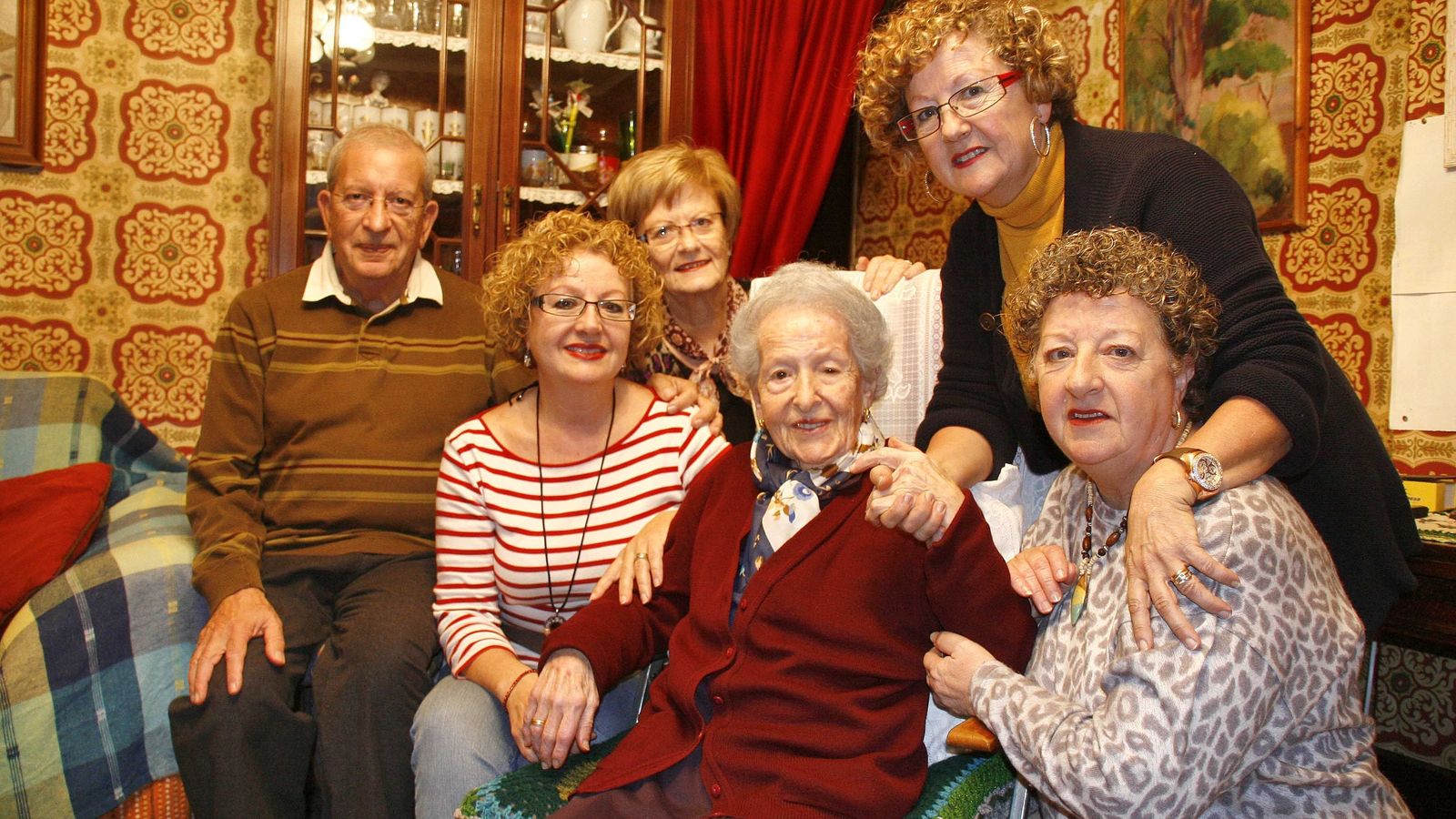 Emilia, rodeada de su familia, cuando cumplía cien años