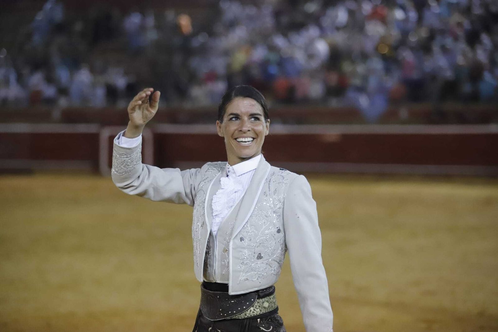 Dos orejas para Lea Vicens en la Plaza de Toros de Huelva La Merced
