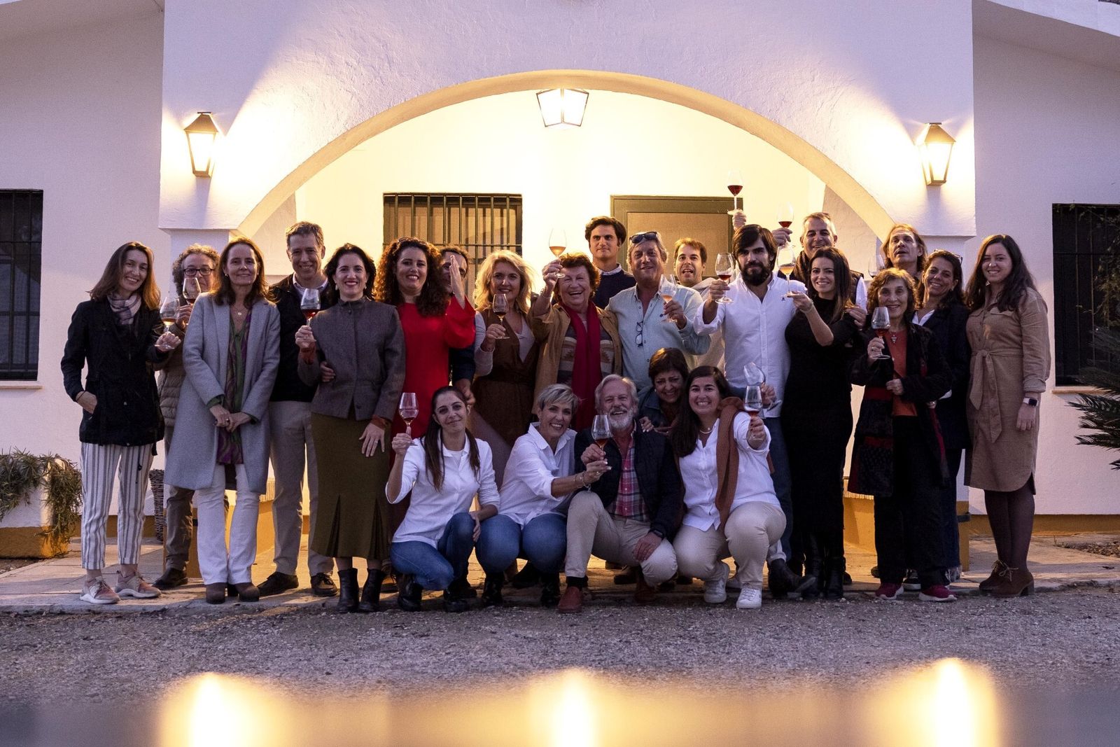 Brindis por la Sherry Week de los asistentes al evento celebrado en Viña La Zarzuela.