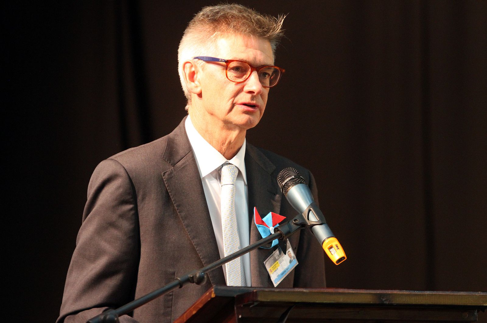 Imágenes de la entrega a Francisco Regueira del Premio Cine y Valores de Huelva Información