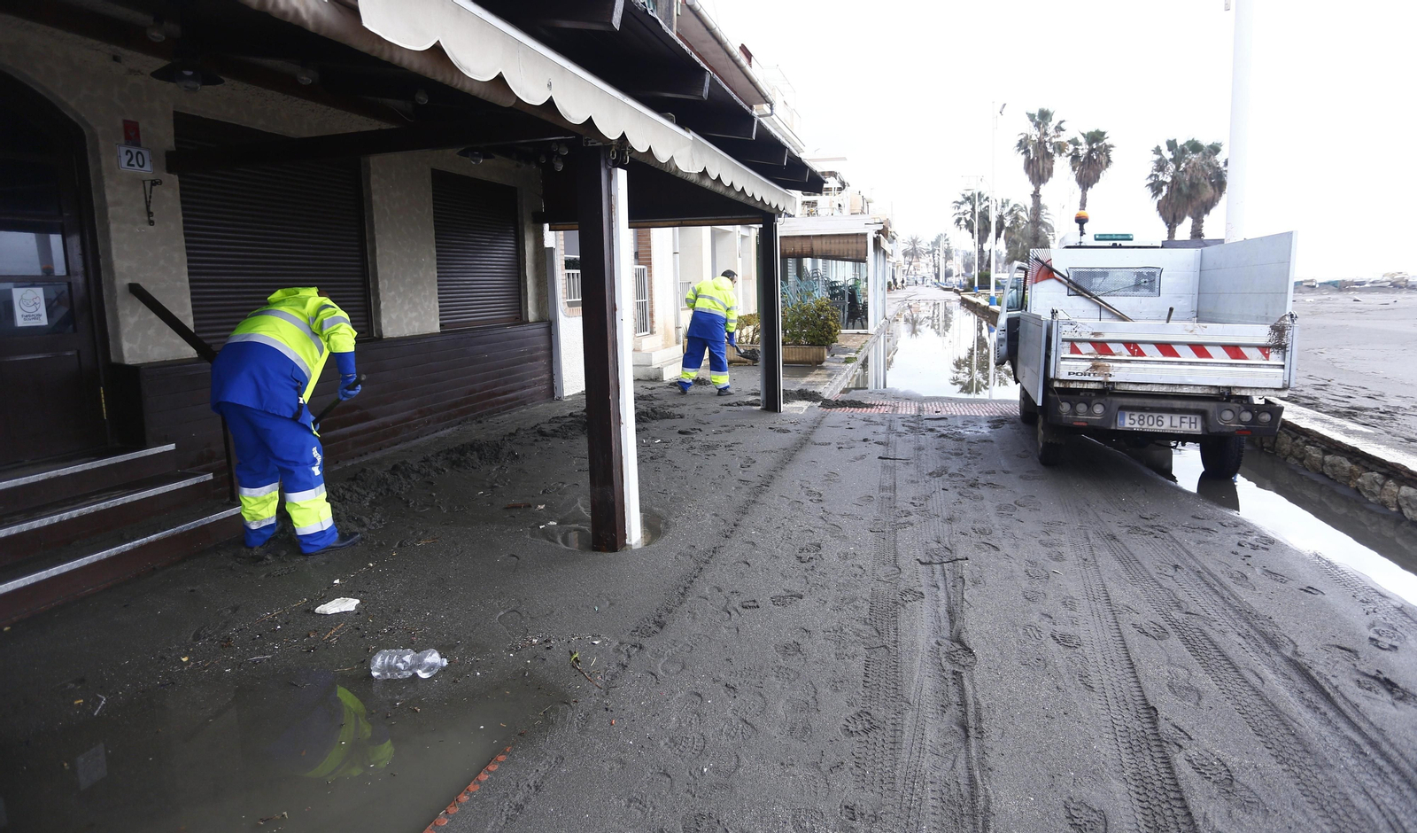 Las fotos de los efectos del temporal en las playas y paseos marítimos de Málaga
