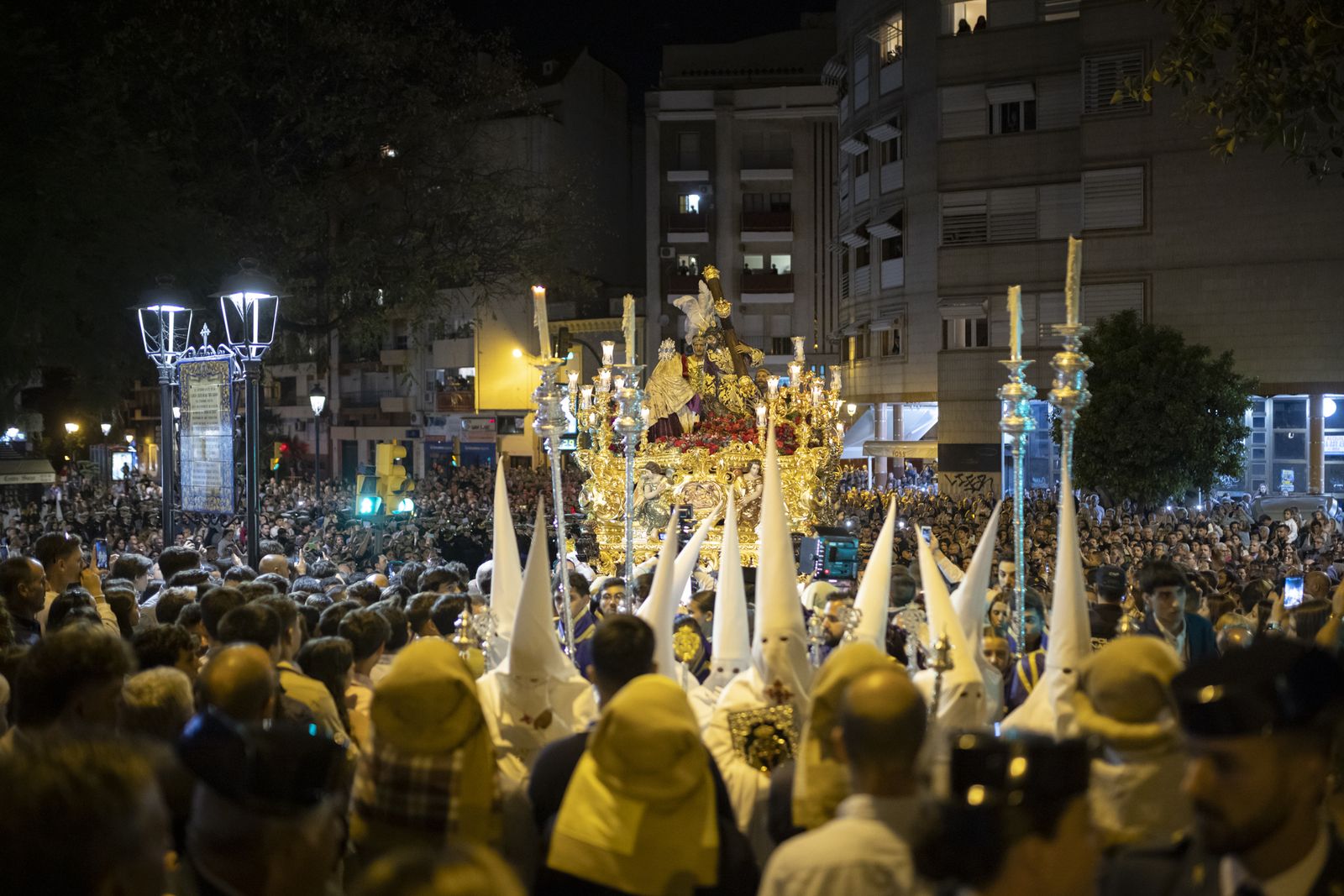 Lunes Santo: Tres Caídas en Huelva, en imágenes