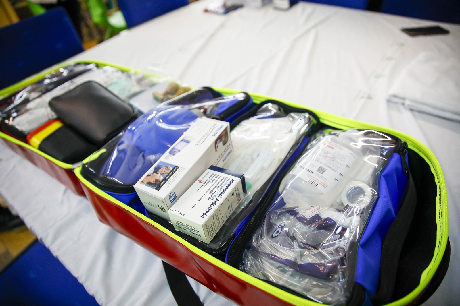 Las imágenes de la campaña de vacunación antigripal a los niños en el CEIP Adela Díaz de Almería