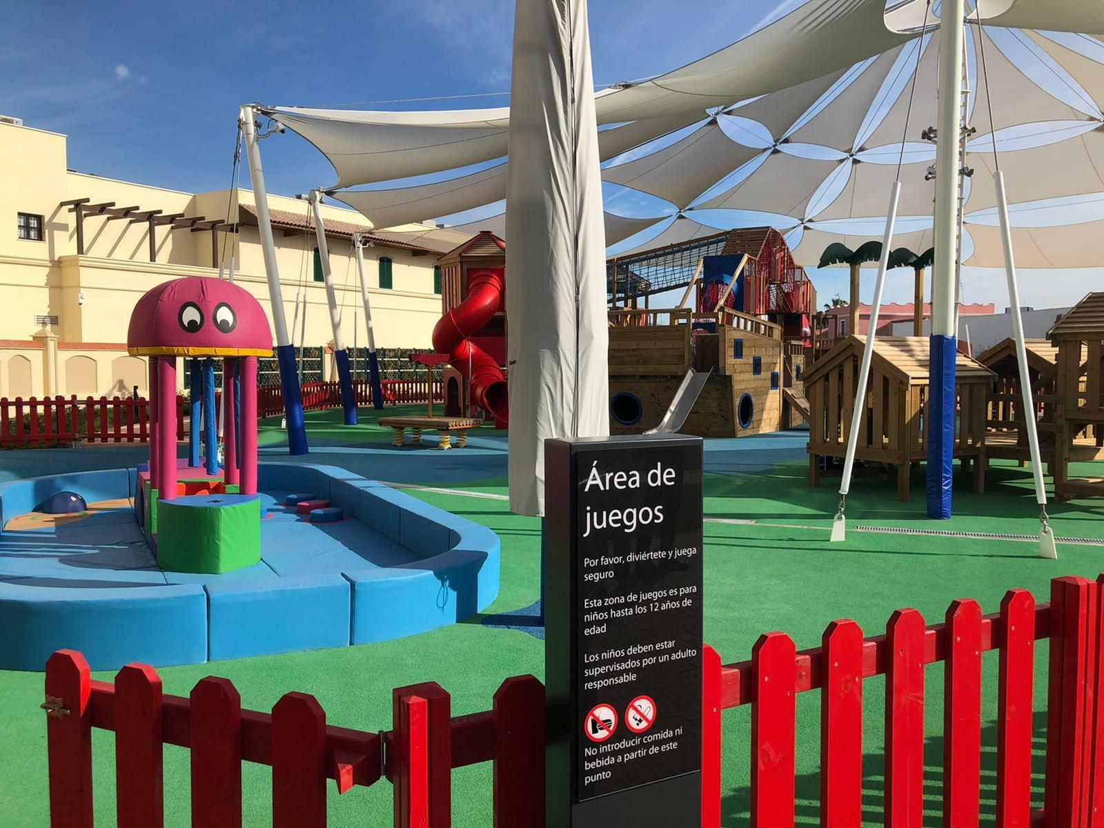 Fotos del 'outlet' del Plaza Mayor en Málaga