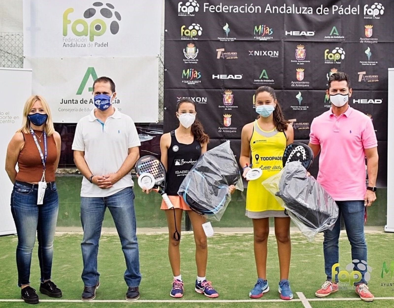 La portuense Julieta Alemán, recogiendo el premio en uno de los campeonatos.