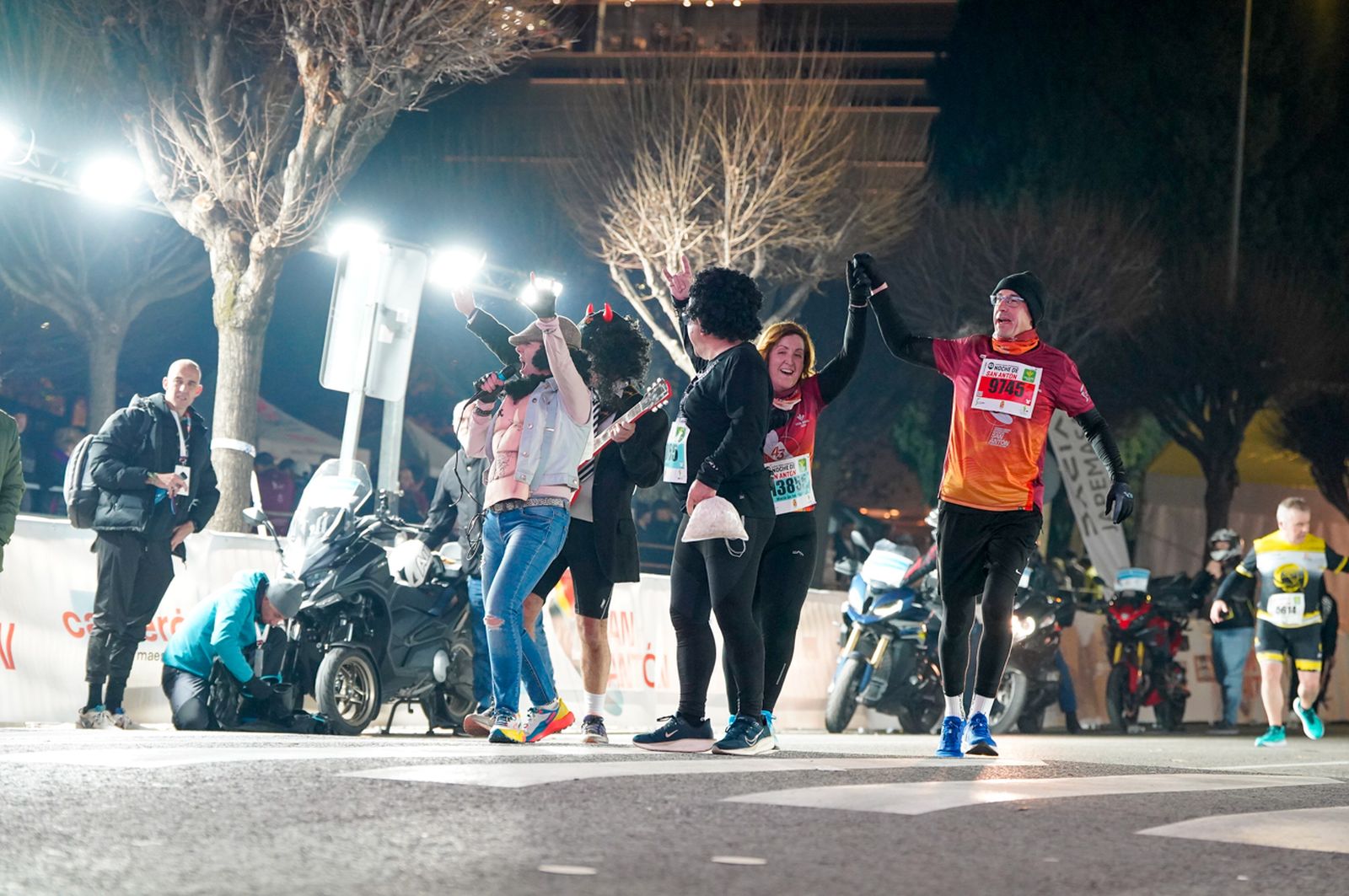 En imágenes: búscate en tu llegada a meta de la Carrera de San Antón 2026 (5)