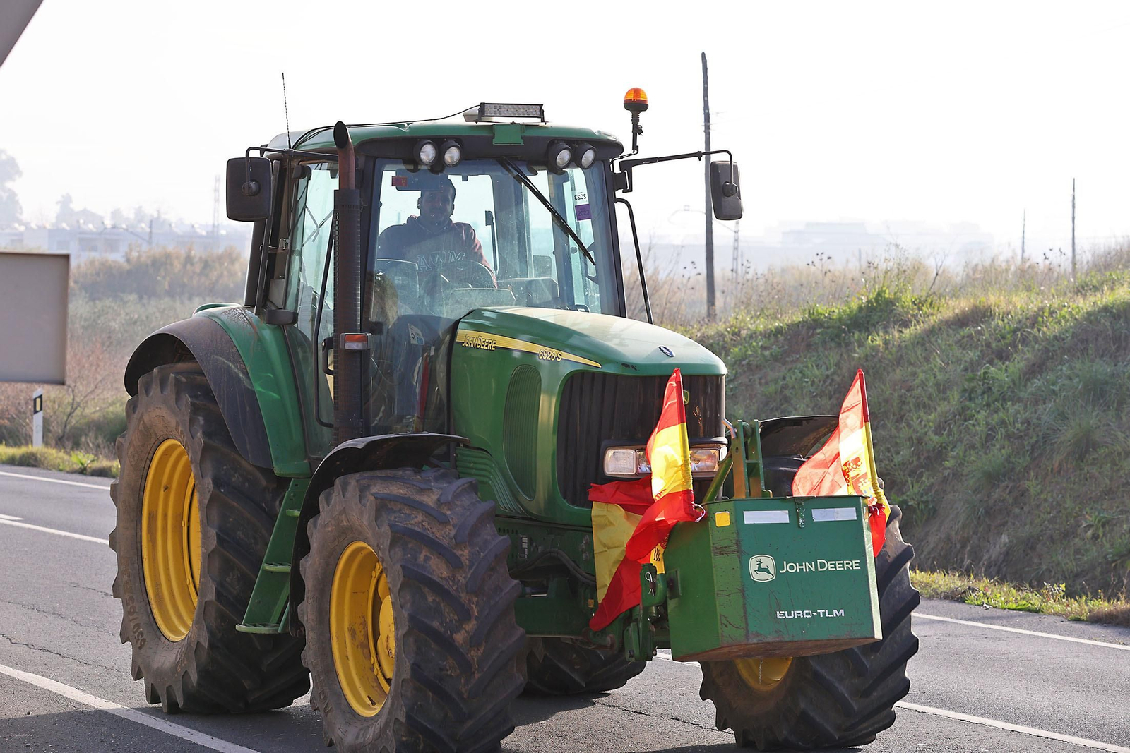Las imágenes de la tractorada de los agricultores de Huelva este martes