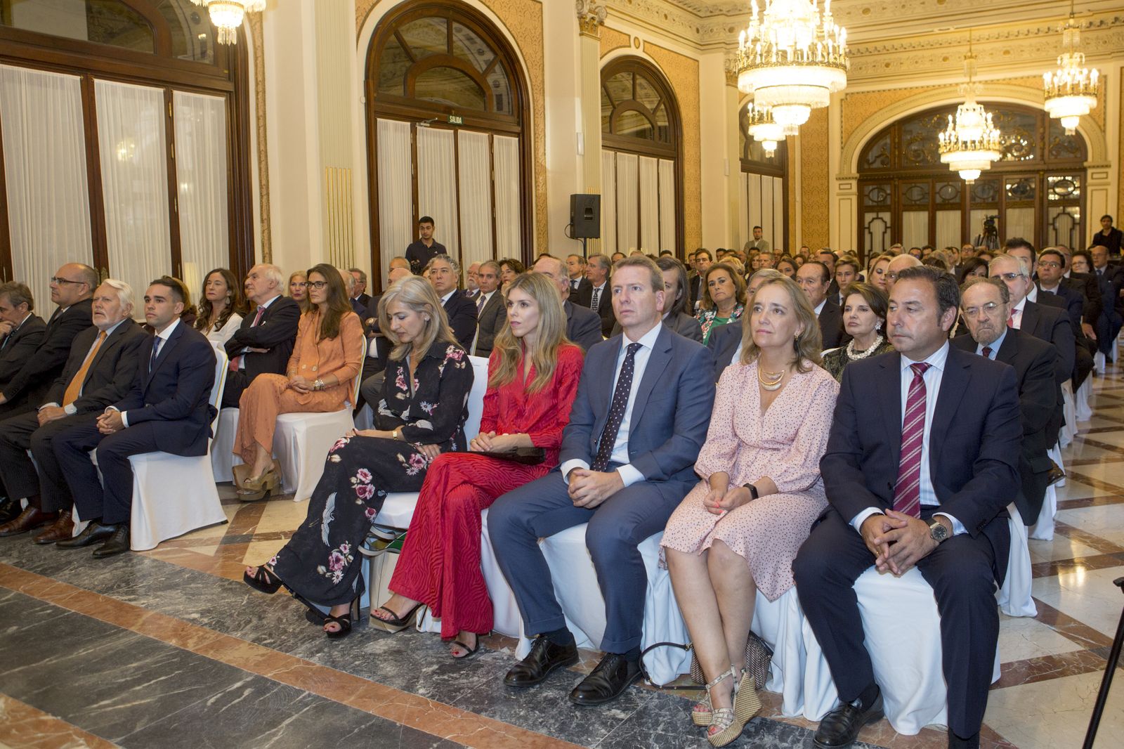 Las imágenes de la entrega de la Beca Manuel Olivencia