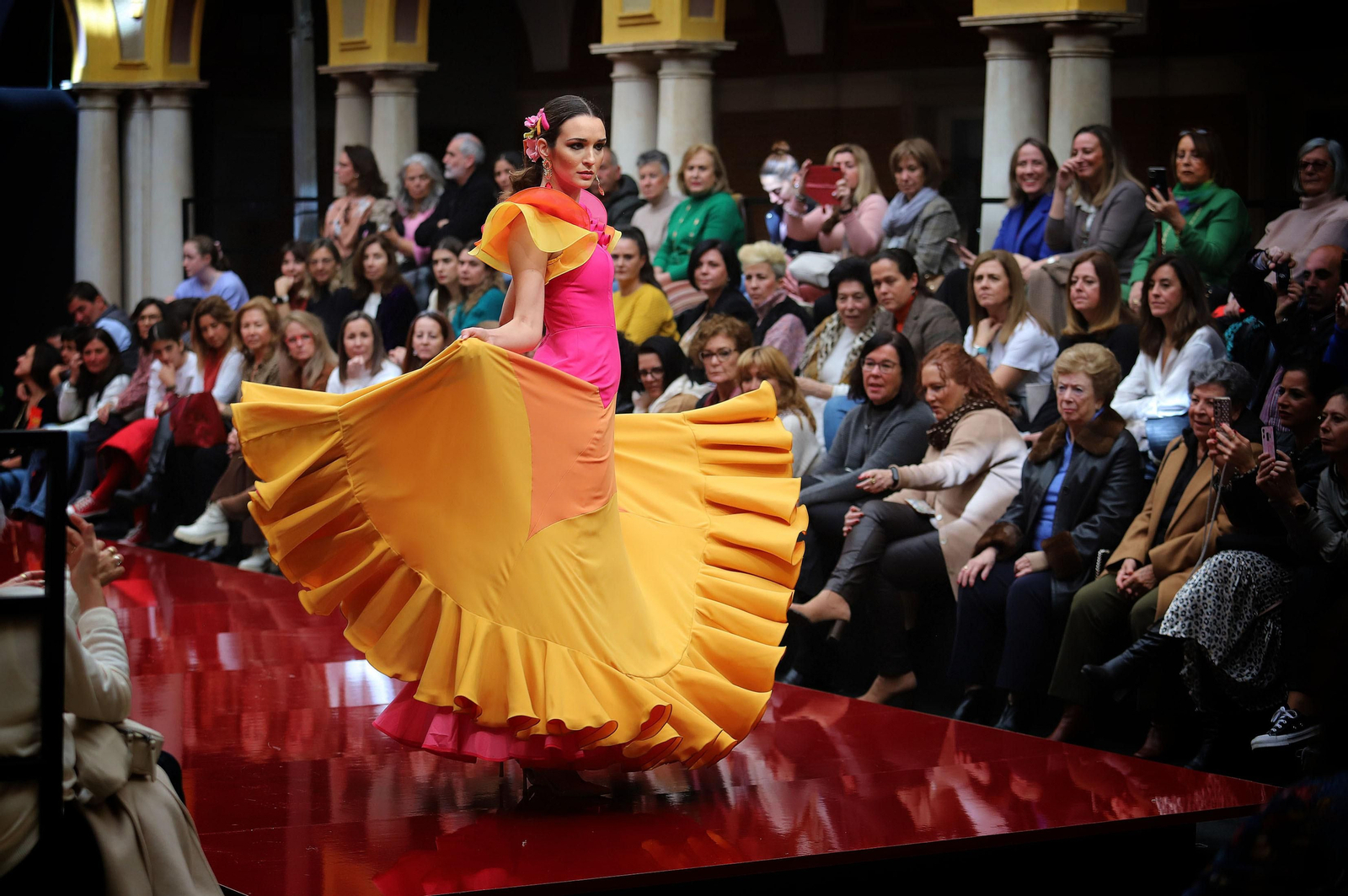Huelva Flamenca 2023. Imágenes del desfile benéfico de El Ajolí a favor de Cruz Roja Española