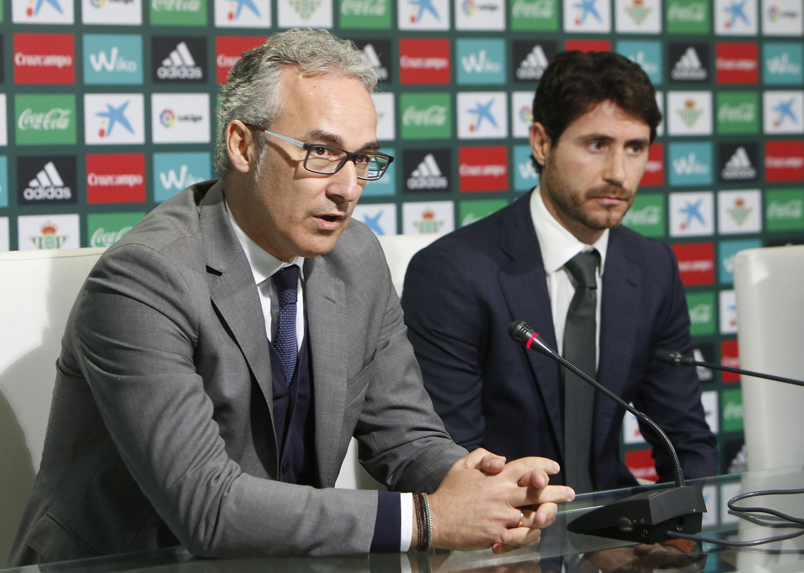 Torrecillo habla durante la presentación de Víctor.