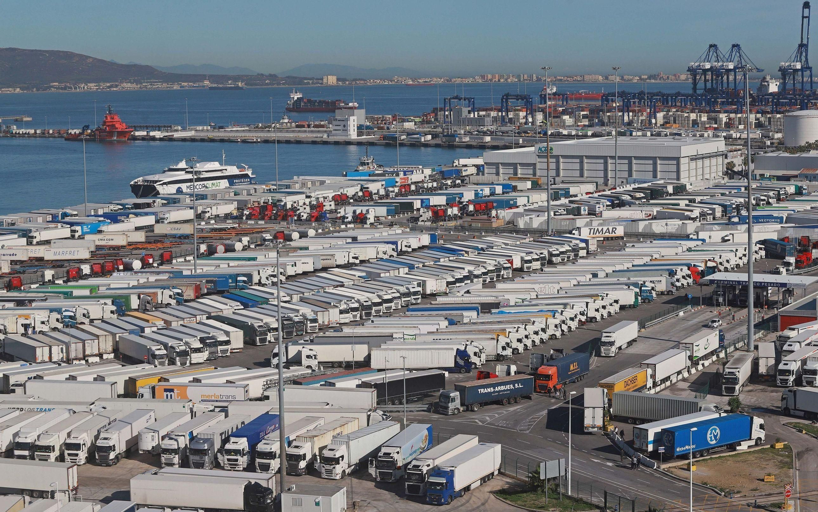 Camiones en el Puerto de Algeciras, en foto de archivo.