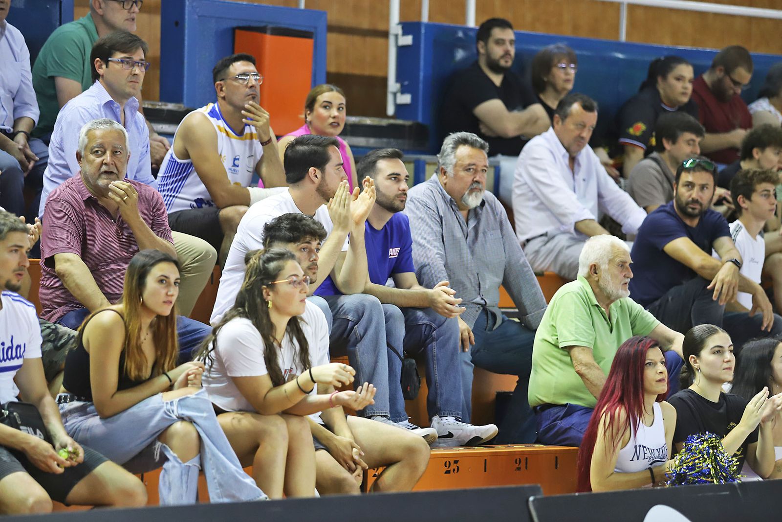 Imágenes de la Primera jornada de la fase final a LEB Plata: Huelva Comercio Viridis vs Refitel Basket Lliria