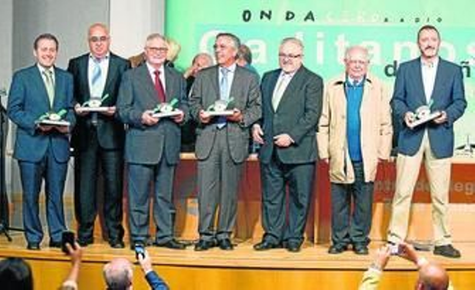 Los premiados por Onda Cero, tras el acto celebrado ayer en las instalaciones de la Zona Franca