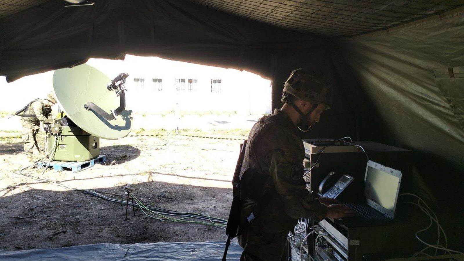 Dos artilleros del RACTA-4.