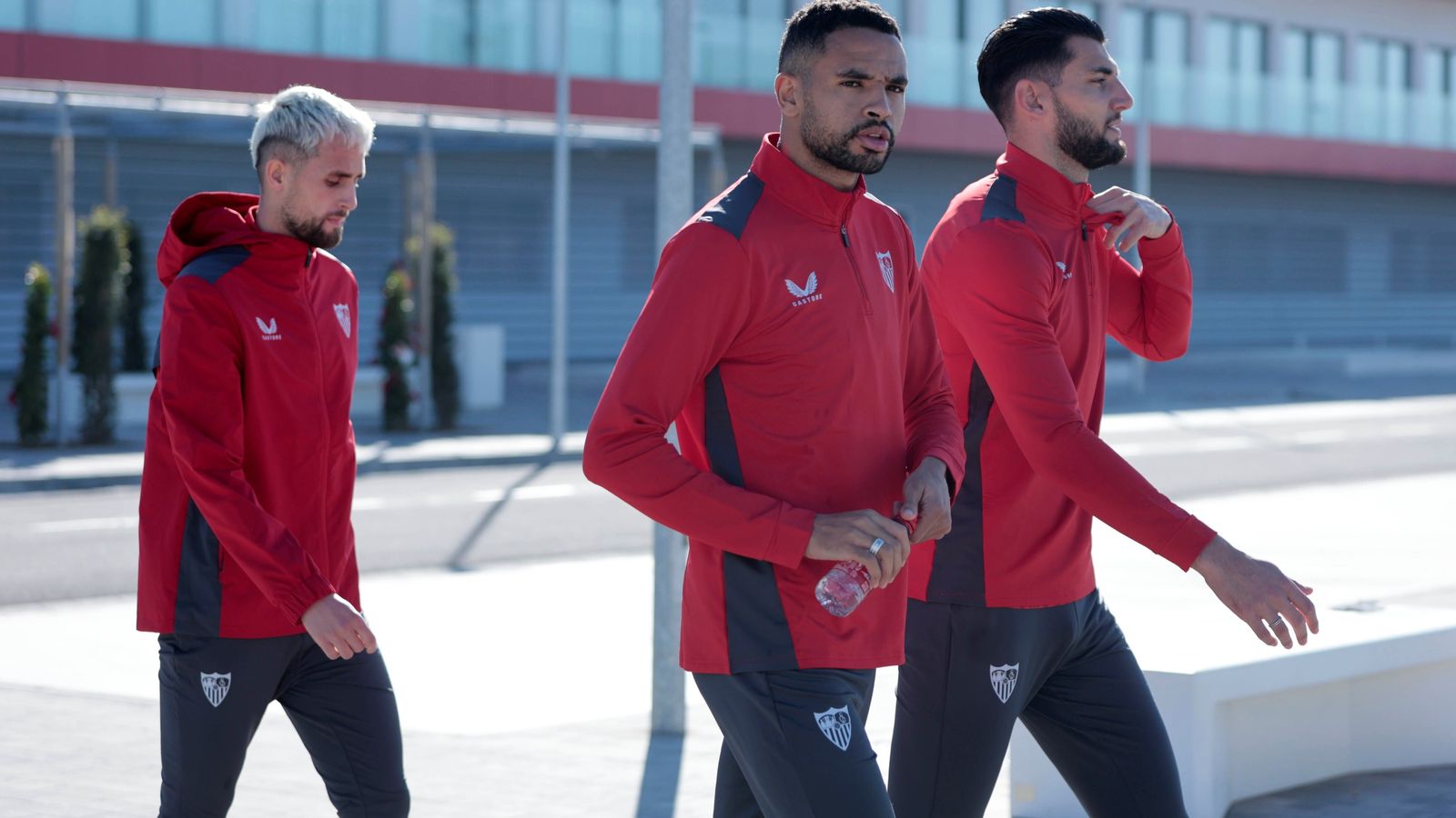 En-Nesyri, principal novedad, junto a Januzaj y Rafa Mir, también citados.
