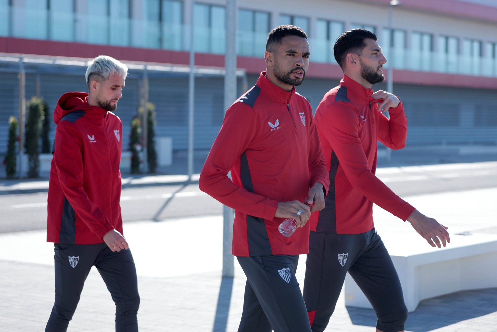 En-Nesyri, principal novedad, junto a Januzaj y Rafa Mir, también citados. En-Nesyri, principal novedad, junto a Januzaj y Rafa Mir, también citados.