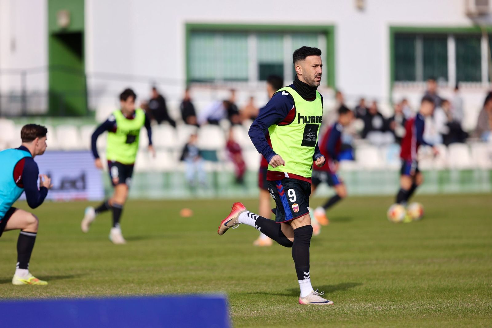 El Juventud de Torremolinos, en inferioridad, rescata un punto ante el Eldense (1-1)