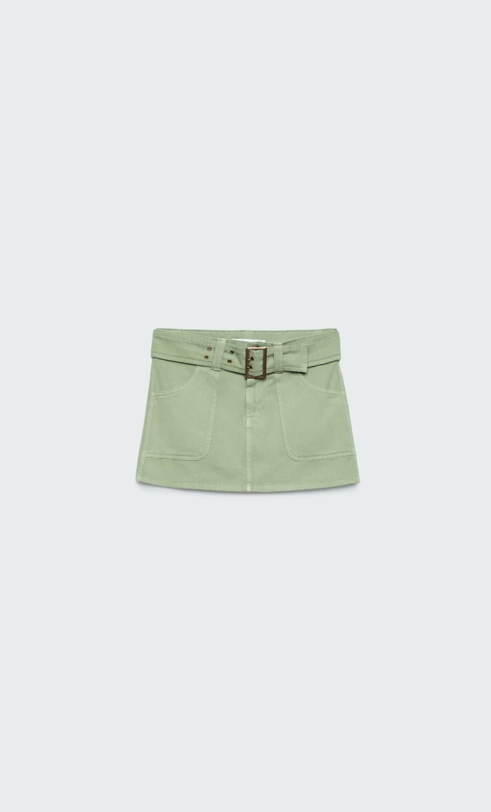 Falda verde cacería de Stradivarius. Falda verde cacería de Stradivarius.
