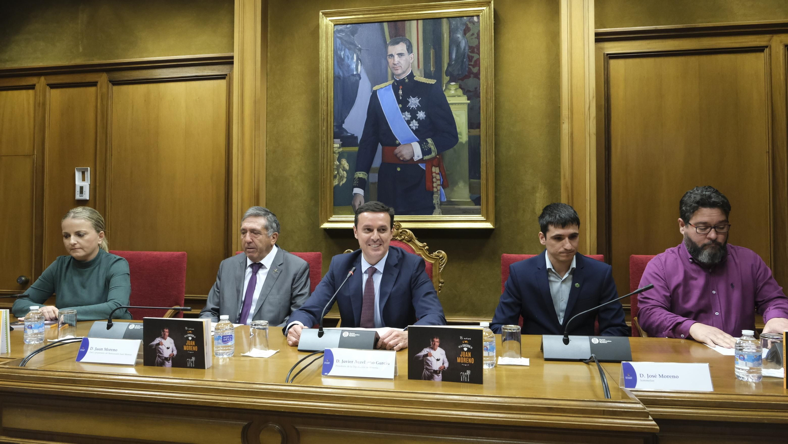 Imágenes de la presentación del libro del cocinero Juan Moreno, en la Diputación de Almería