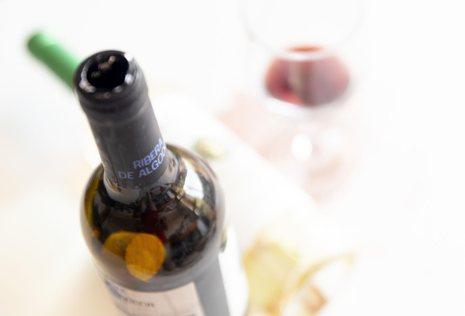 Una botella de vino.