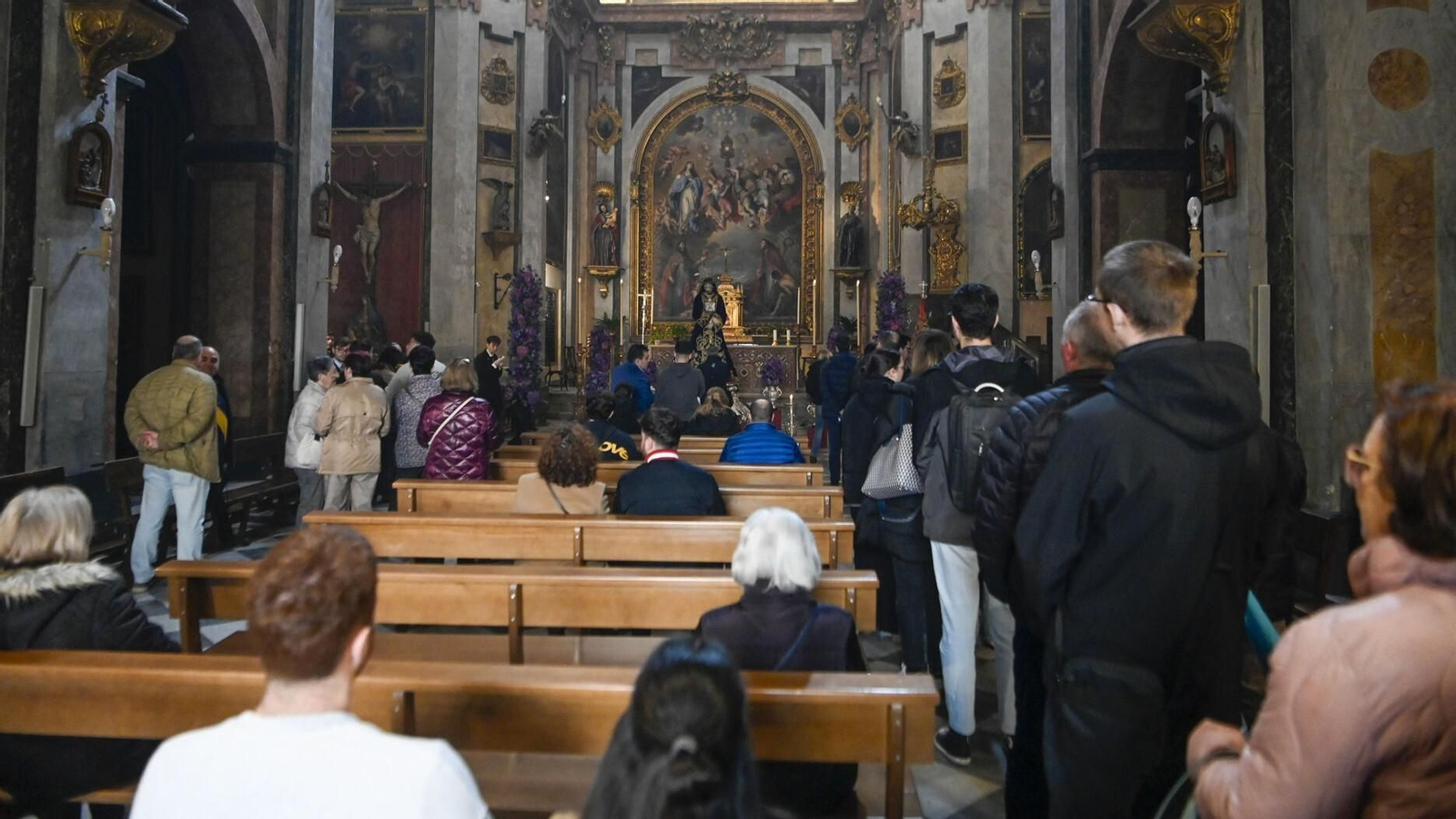 Fotogalería: Tradicional y Devoto Besapiés Nuestro Padre Jesús del Rescate 2025