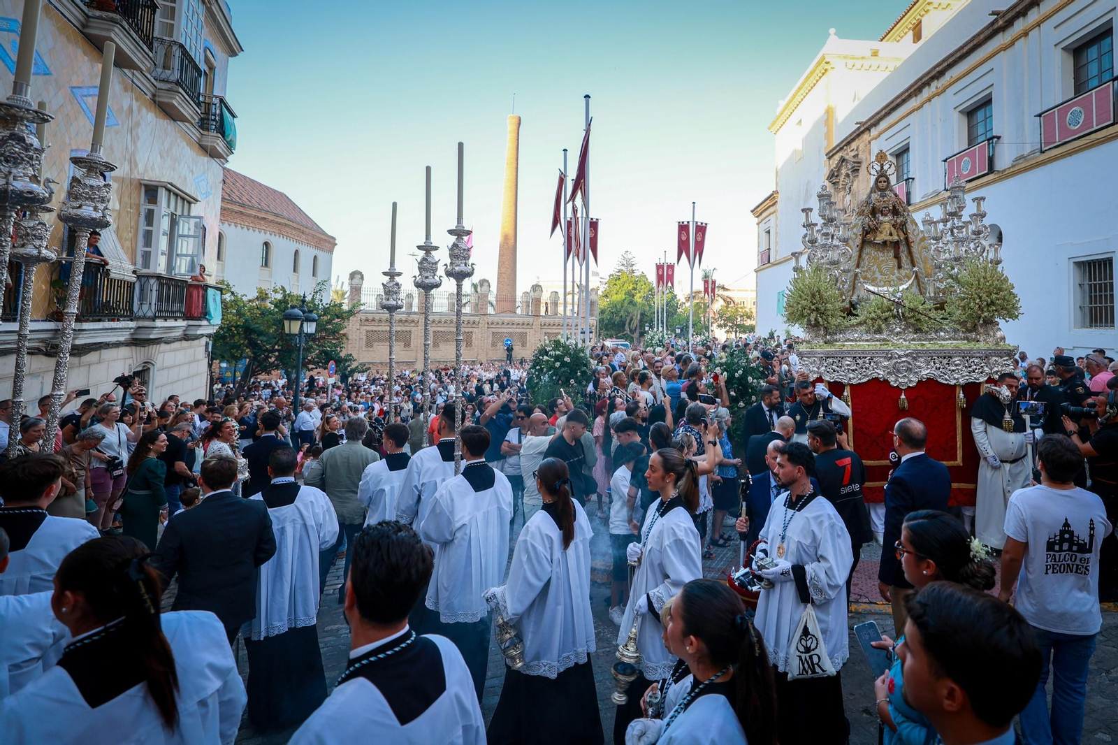 Las imágenes de la procesión de la Patrona por las calles de Cádiz