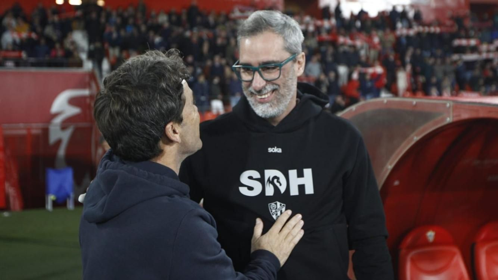 Jon Pérez 'Bolo' y Joan Francesc Ferrer 'Rubi' se saludan antes del comienzo del partido. Jon Pérez 'Bolo' y Joan Francesc Ferrer 'Rubi' se saludan antes del comienzo del partido.