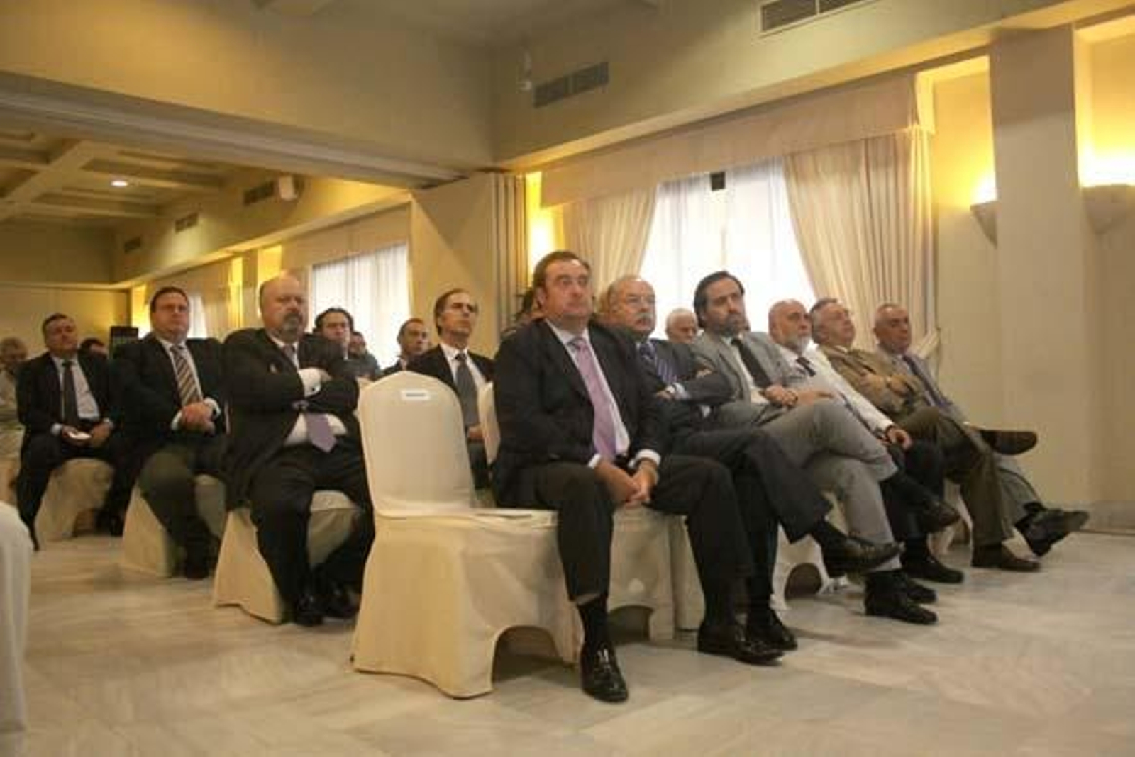 El aforo completo durante el coloquio.

Foto: Vanessa Perez