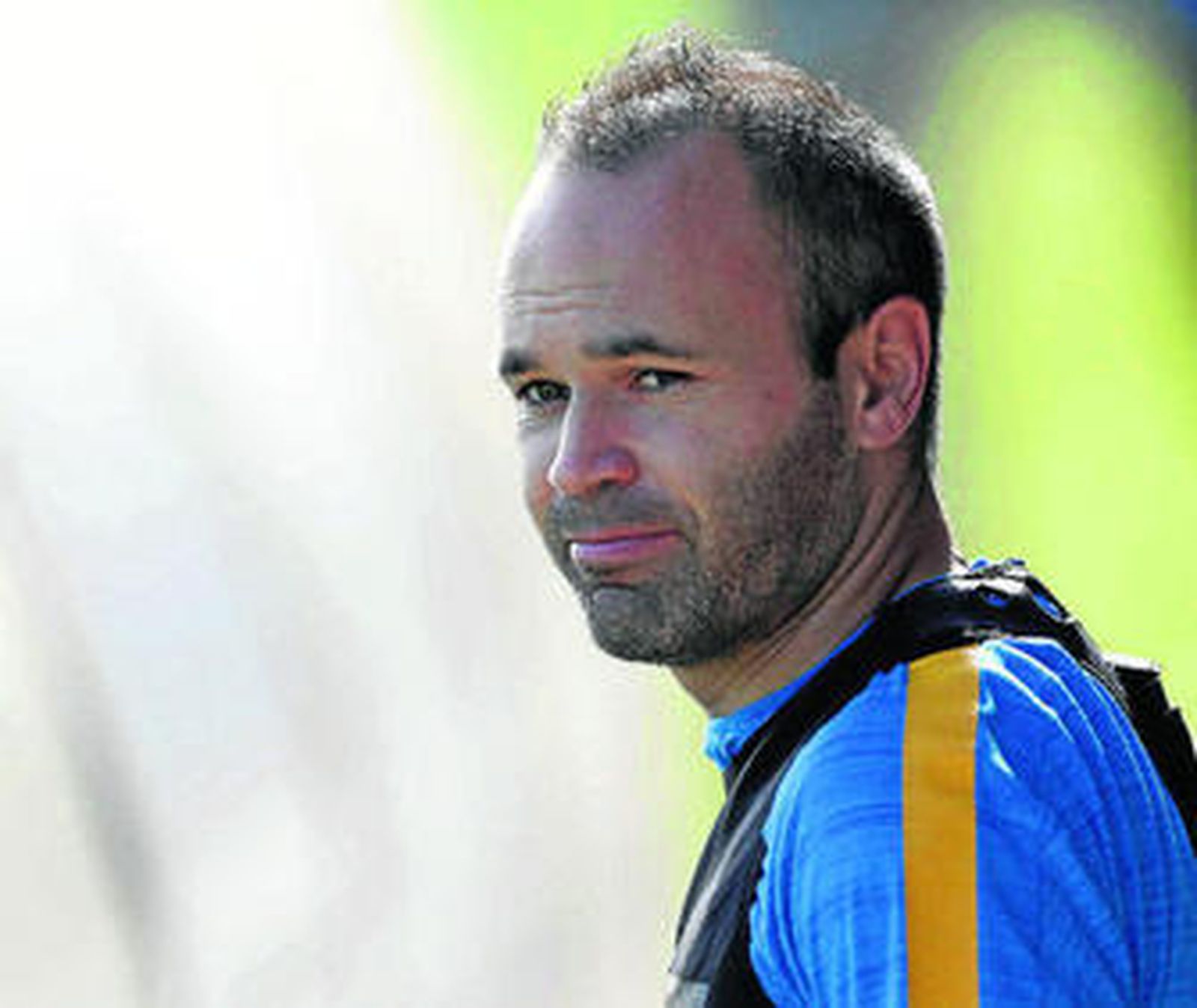 Andrés Iniesta envió un mensaje de ánimo a un joven de Gibraleón que padece leucemia.