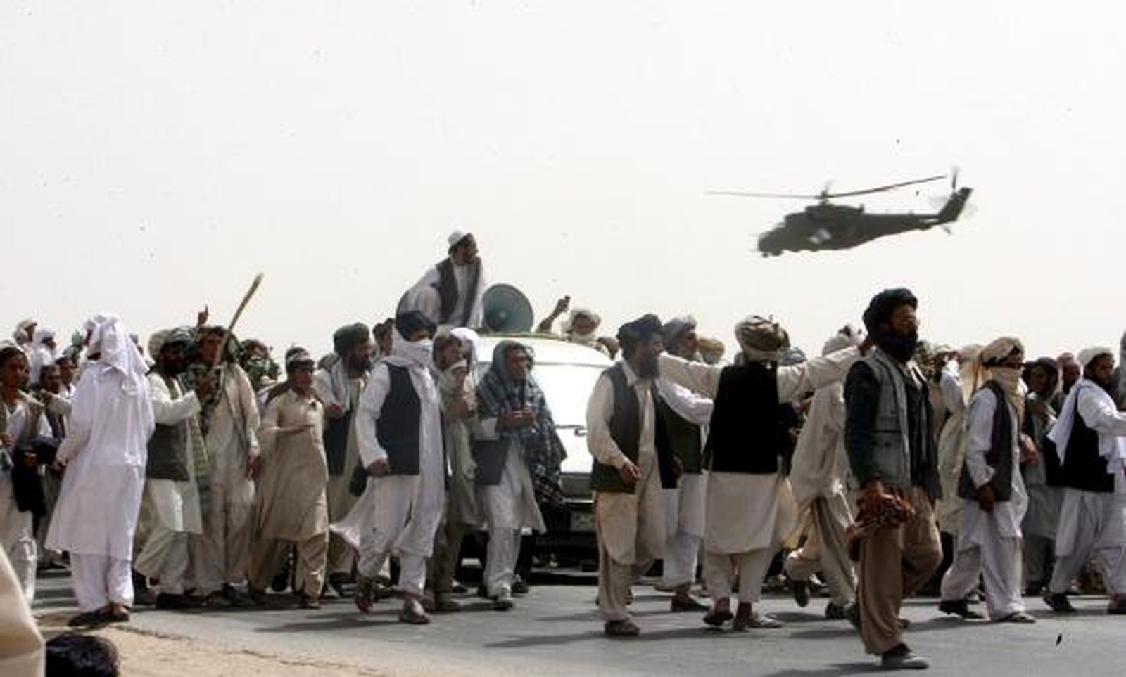 Al menos 24 talibanes muertos en un ataque contra dos bases de EEUU en Afagnistán