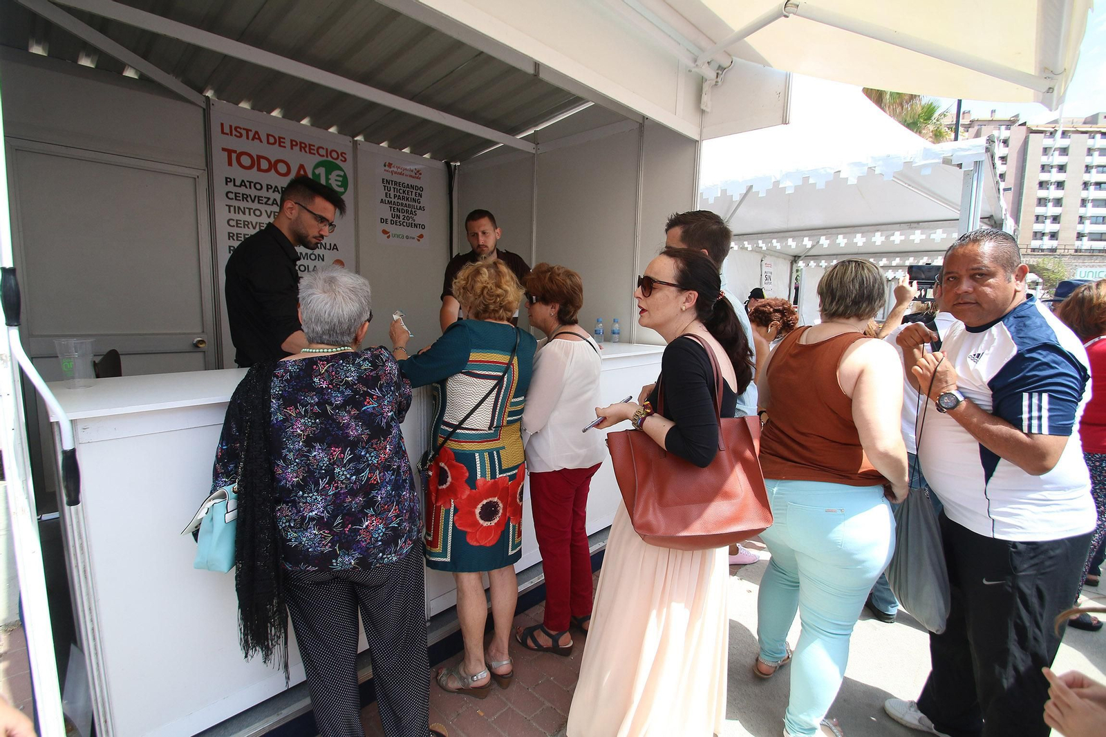 Fotogalería del récord Guinnes del gazpacho más grande del mundo