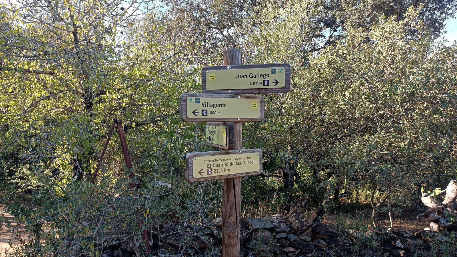 El cruce a Villagordo. Volveremos aquí cuando completemos la circular.