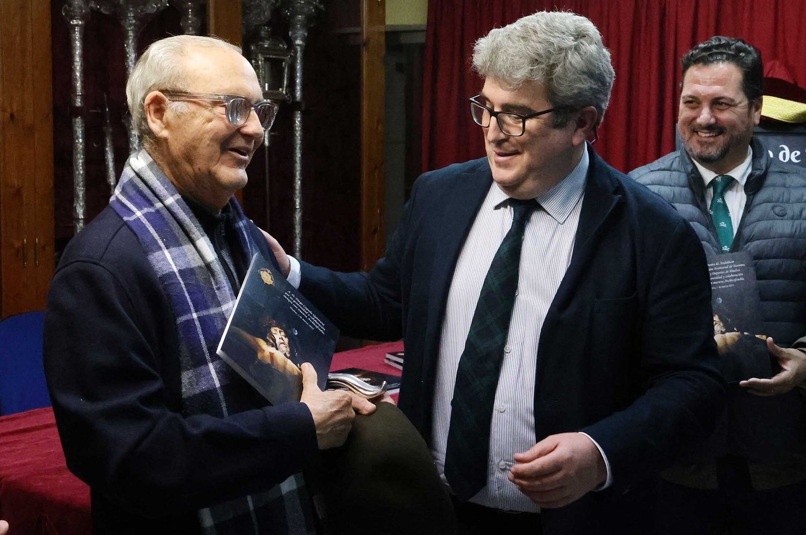 Imágenes del cartel al Cristo de la Vera+Cruz para la salida de la Legión en Huelva