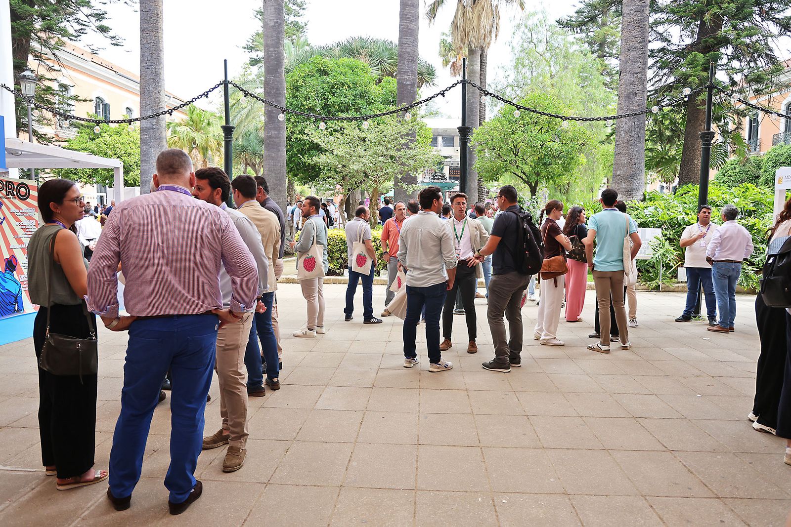 Imágenes del ambiente en el X Congreso de Frutos Rojos de Huelva