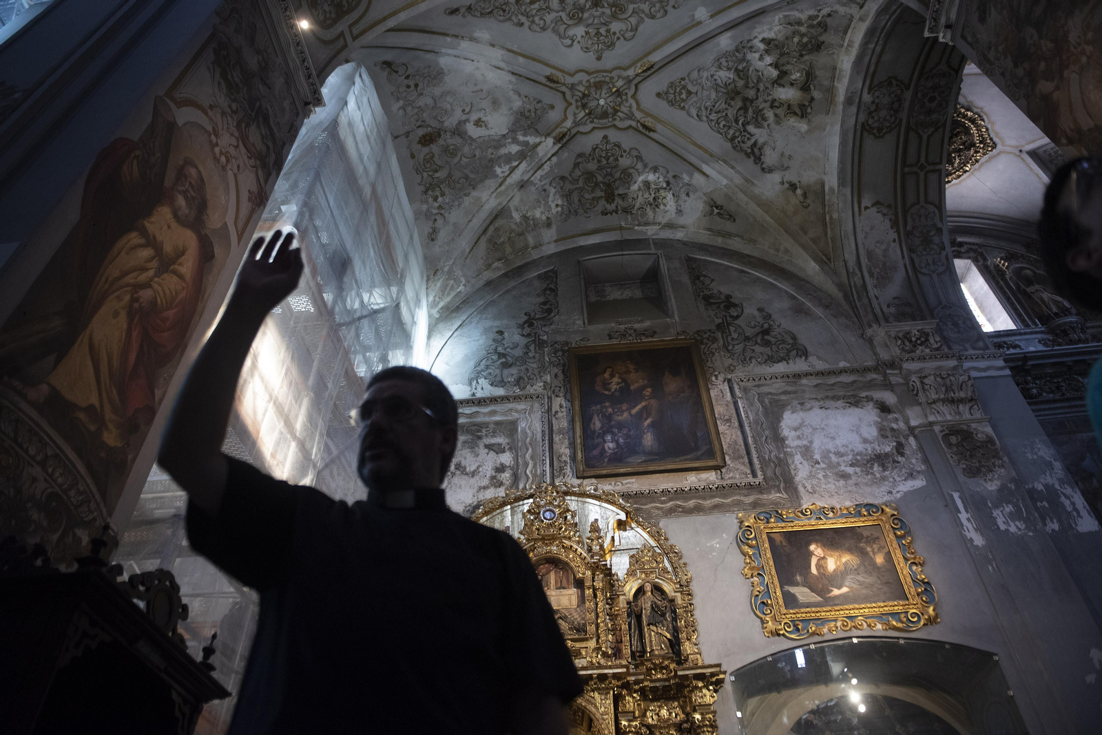 Todas las imágenes de la restauración de las pinturas en la Parroquia de la Magdalena
