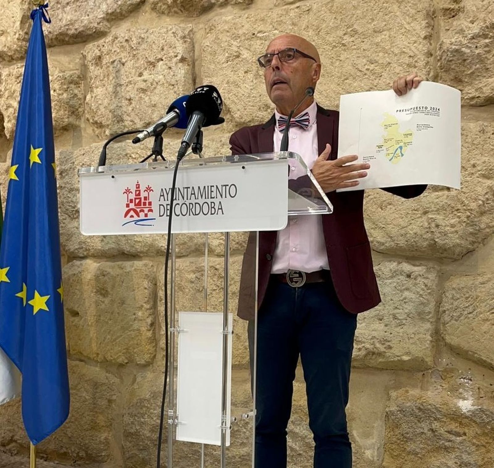 El edil del PSOE Antonio Hurtado en rueda de prensa.