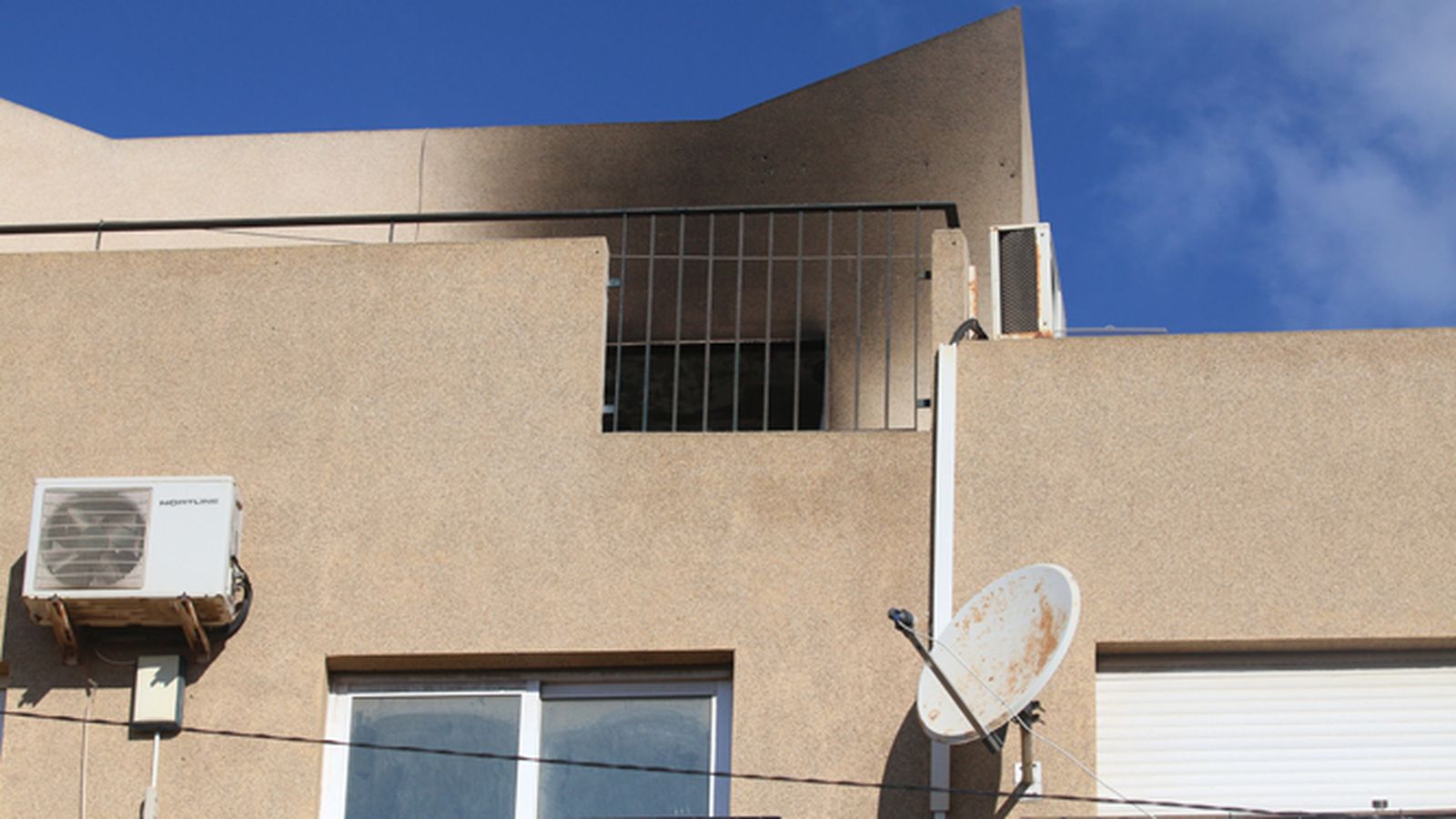 Imagen del ático incendiado.