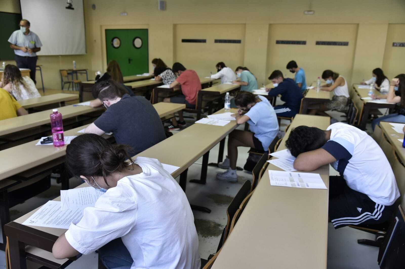 Primer día de la convocatoria de septiembre de la PEvAU en Huelva.