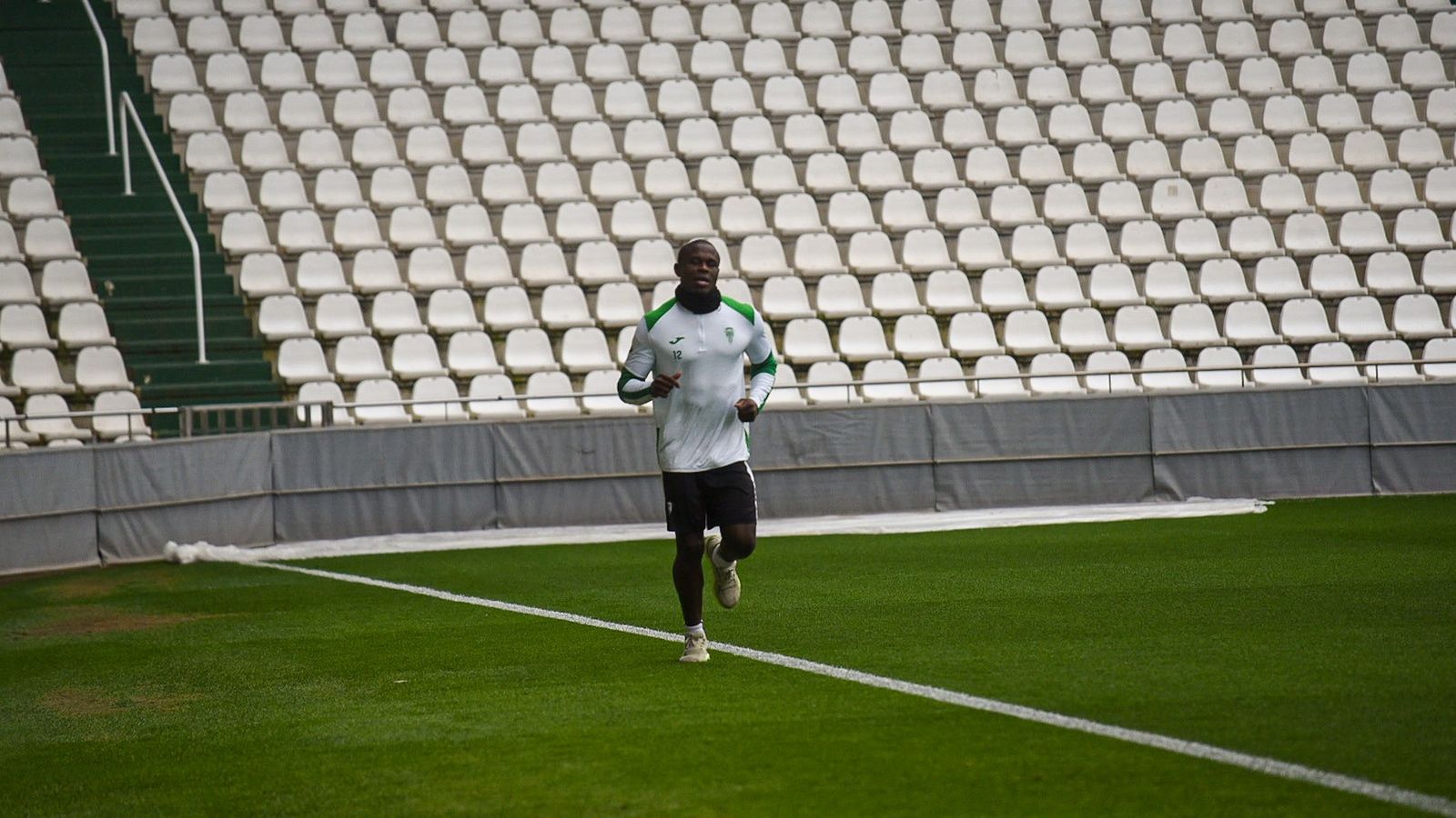 Fomeyem se ejercita al margen en El Arcángel.