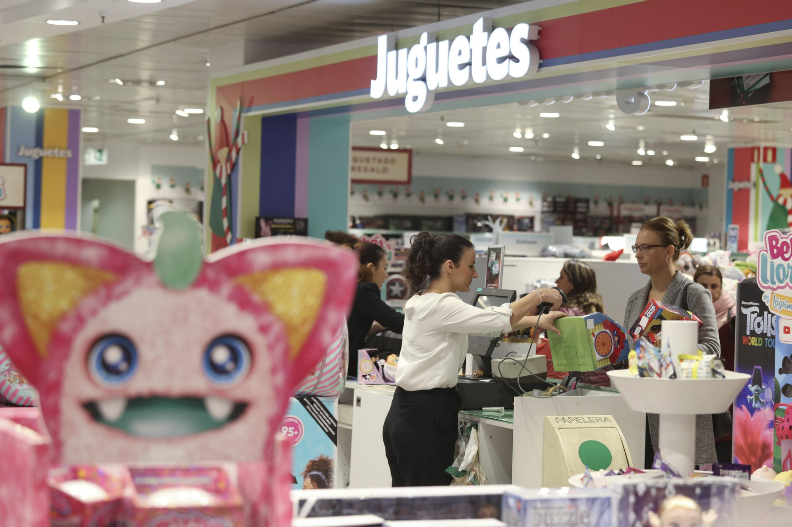 Fotos de las jugueterías de Málaga días antes de los Reyes Magos