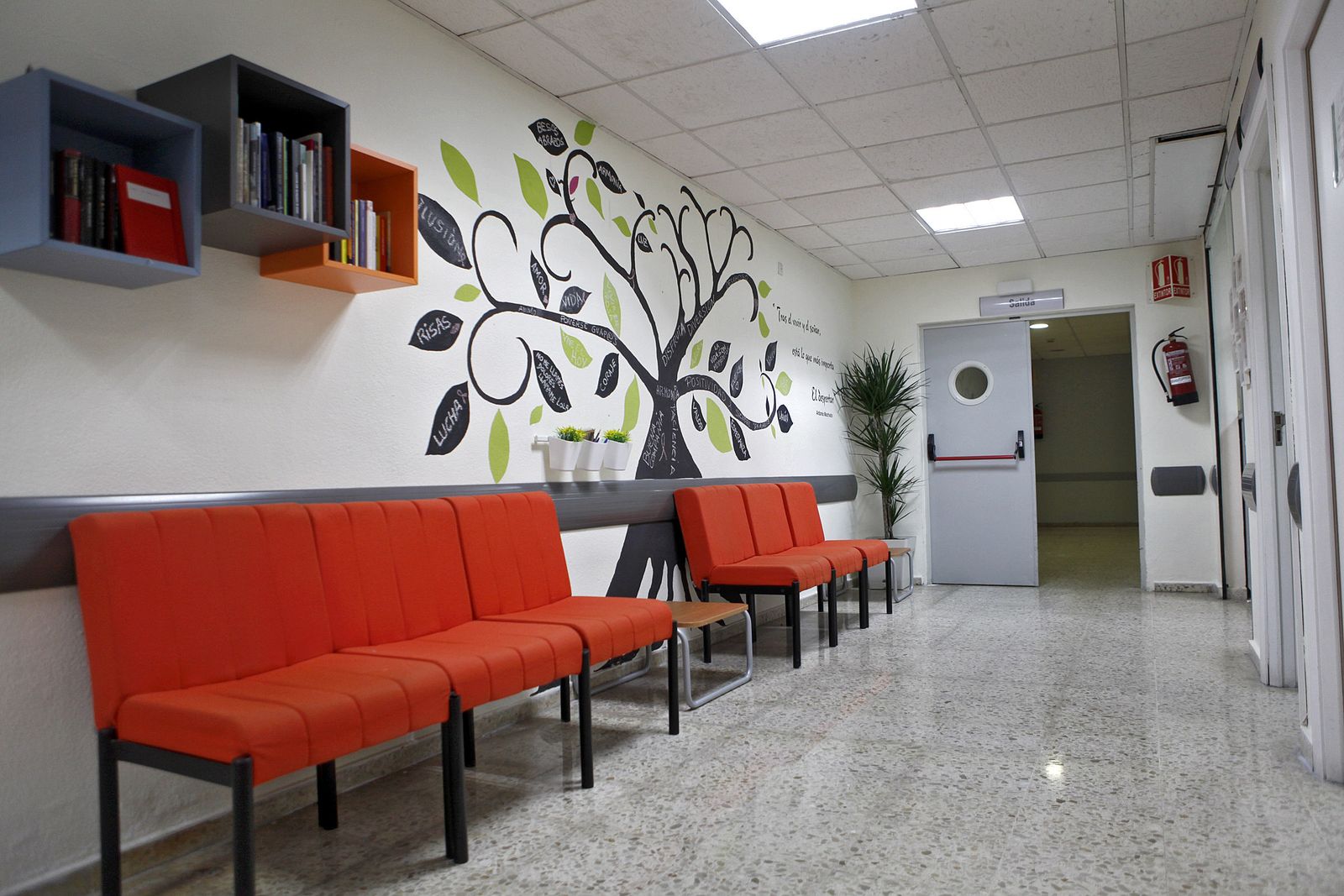 La sala de espera de Radioterapia del Hospital Puerta del Mar ayer.