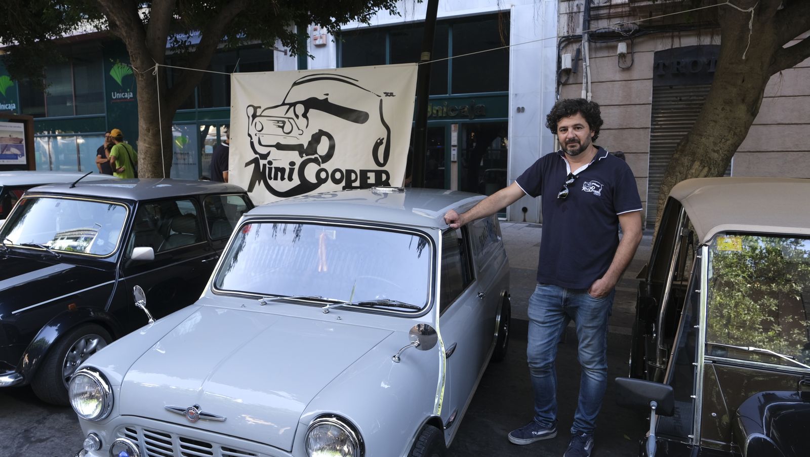 Imágenes de la exposición de Amigos del Seat 600 y Mini Cooper, en la Feria de Almería