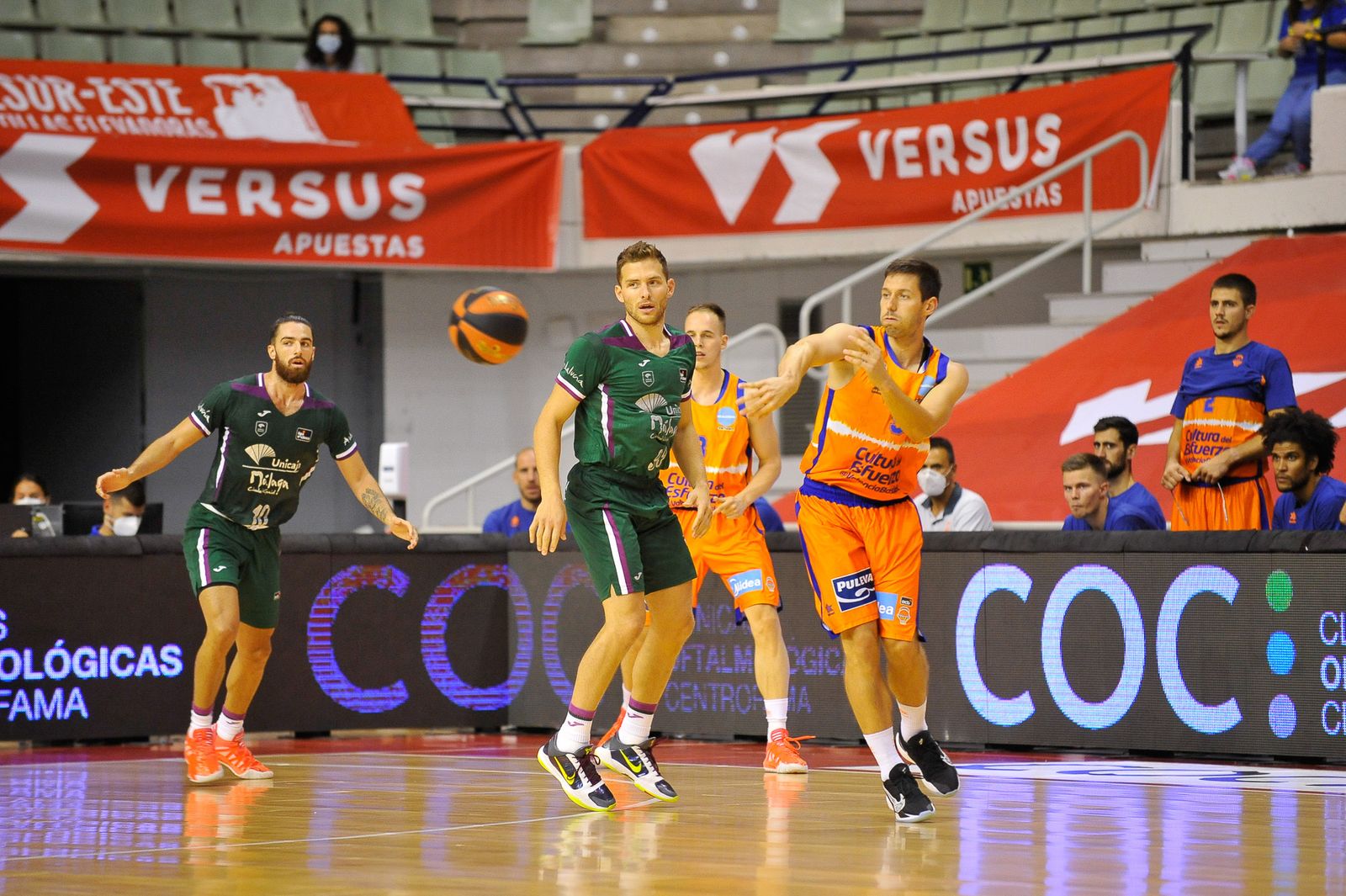 El Unicaja-Valencia Básket, en fotos