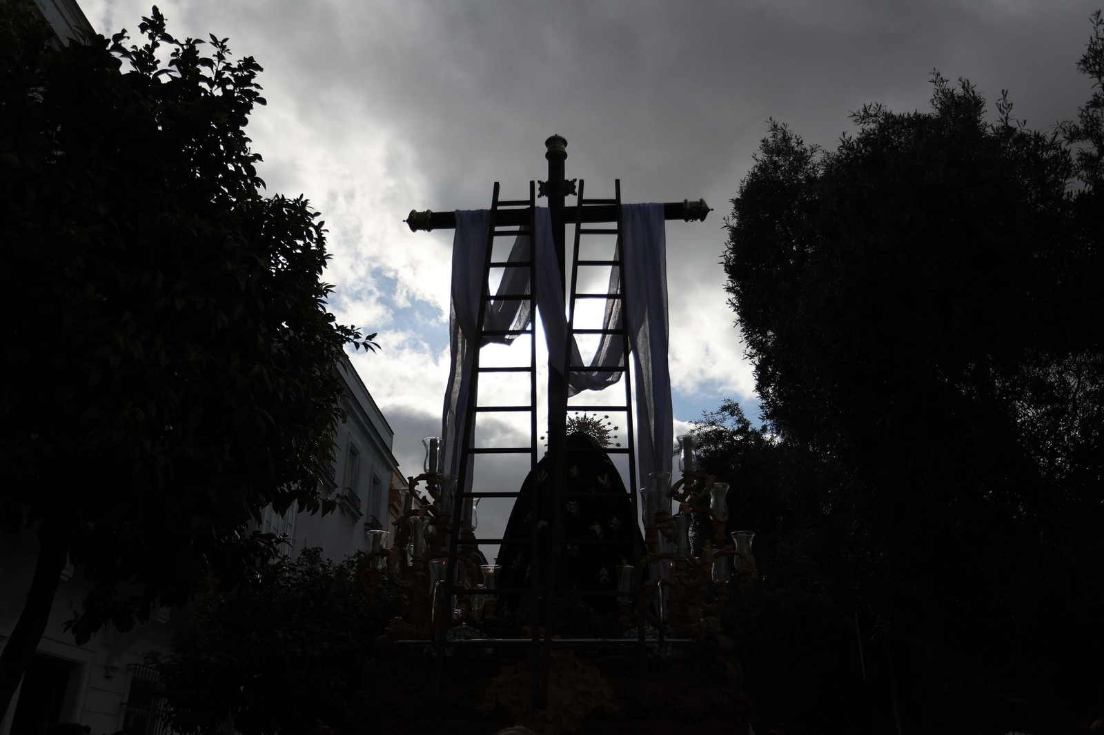 Imágenes de la Hermandad del Loreto en el Viernes Santo de Jerez 2025