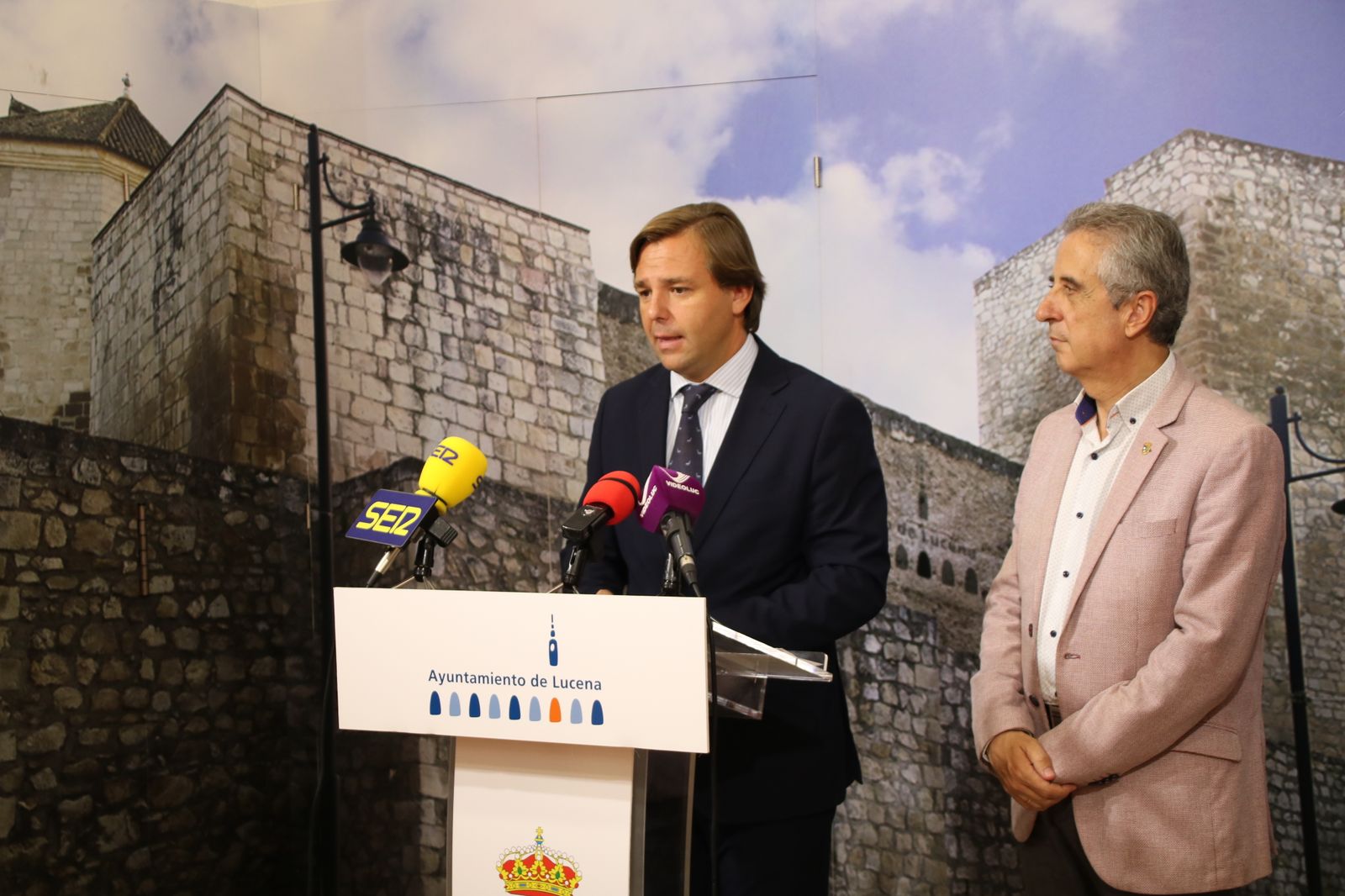 Antonio Repullo y Juan Pérez, en el Ayuntamiento de Lucena.