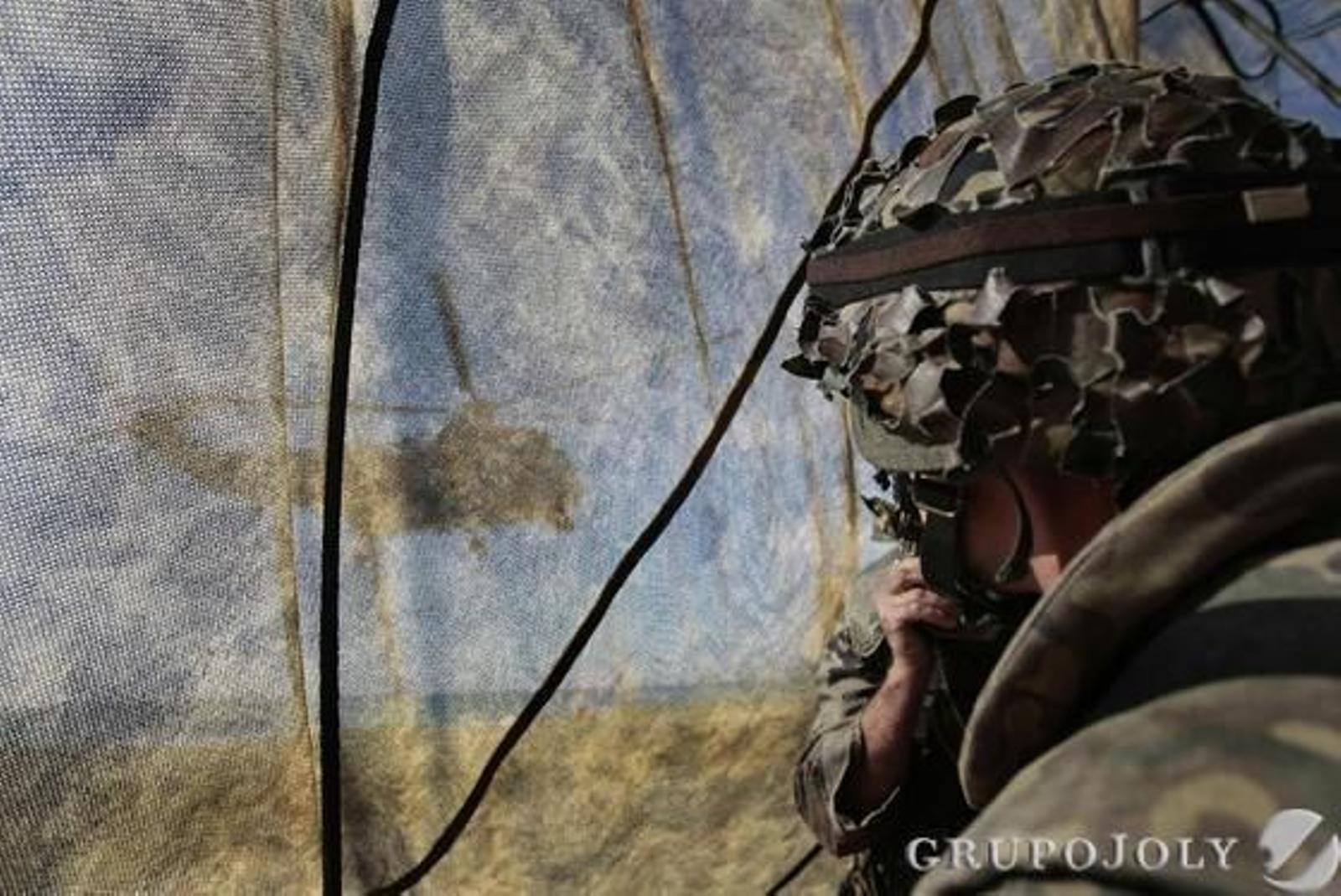 Las Fuerzas Armadas realizan una operación anfibia en El Retín para mostrar su capacidad de evacuación de ciudadanos en zonas de conflicto.

Foto: Fito Carreto